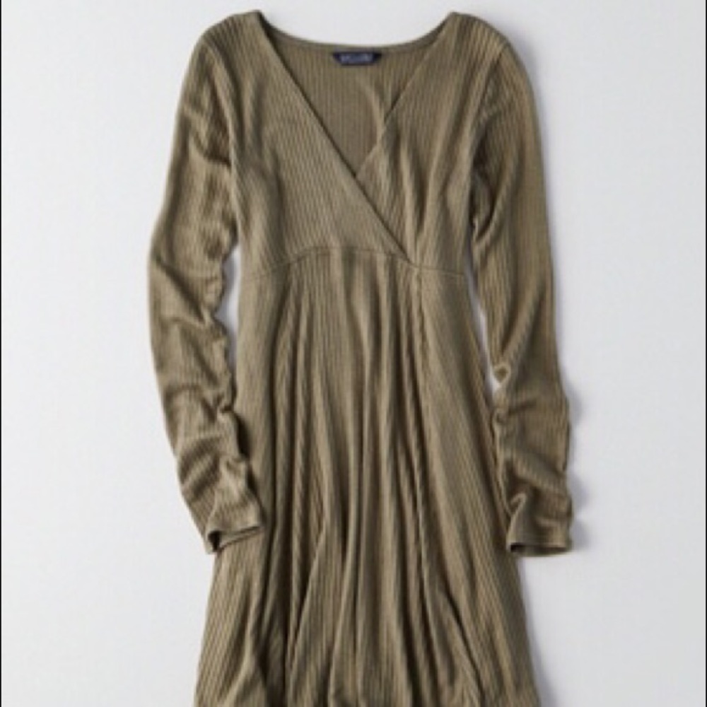 American Eagle Green Flowy Long Sleeve Dress